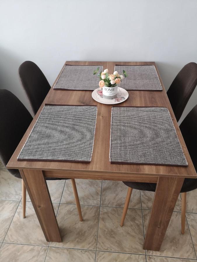 וארנה Apartment Happy Home מראה חיצוני תמונה